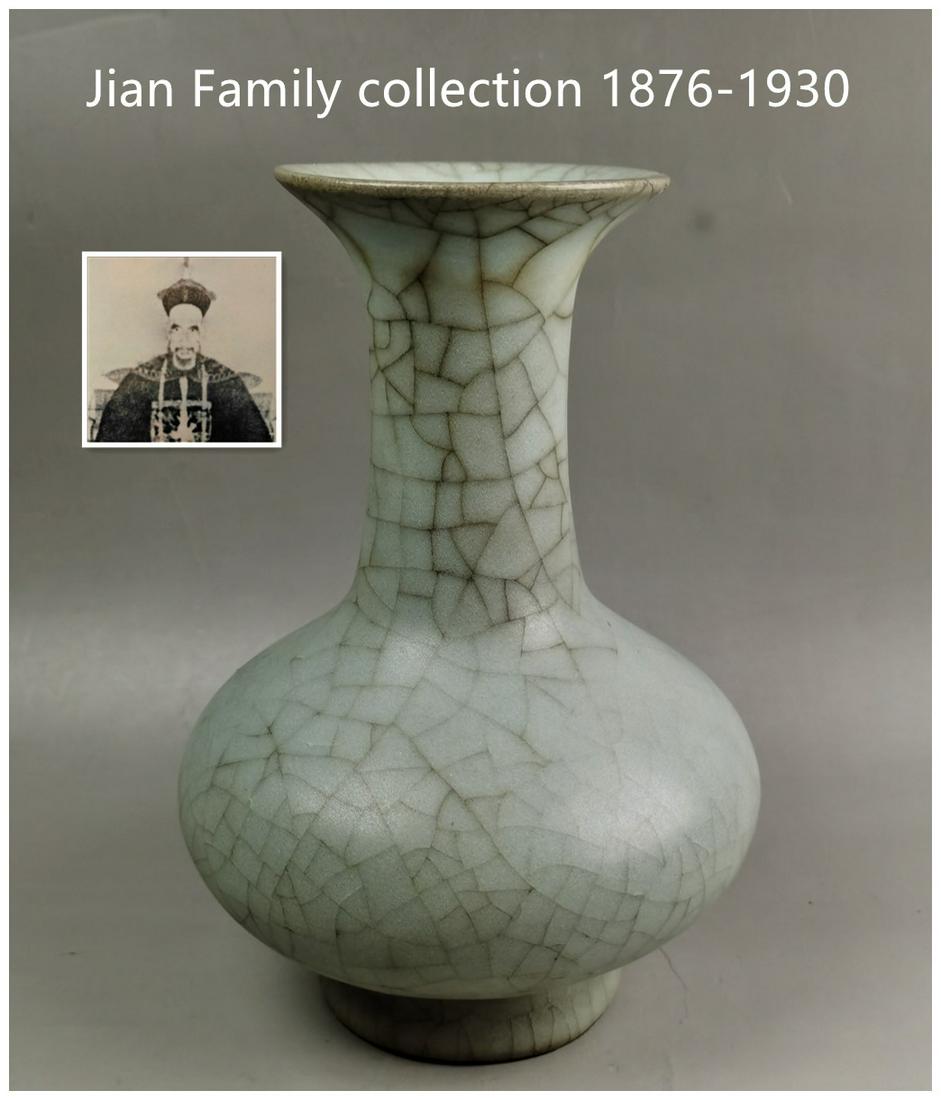 A Chinese Song style Guan-yao celadon porcelain vase (1 of 11)