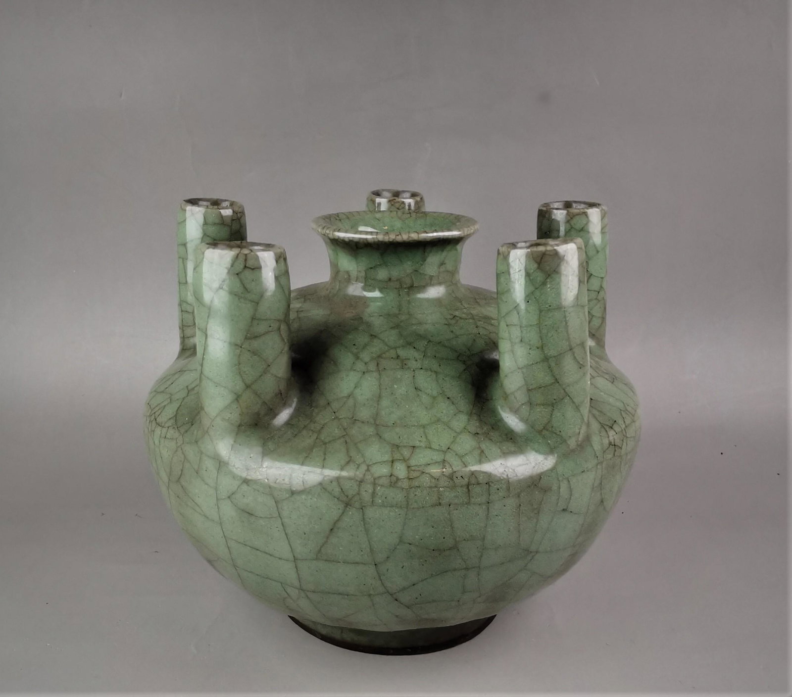 A Chinese Song style Guan-yao celadon porcelain vase (1 of 8)