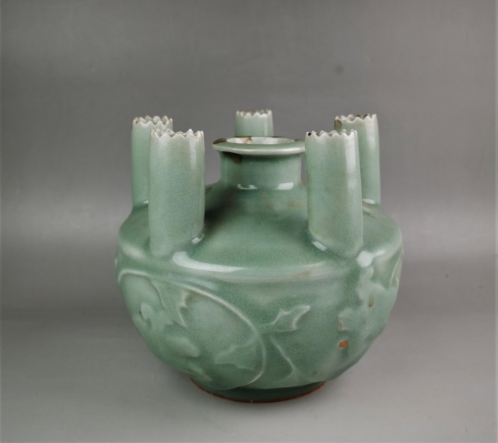 A Chinese Song style Longquan-yao porcelain vase (1 of 8)