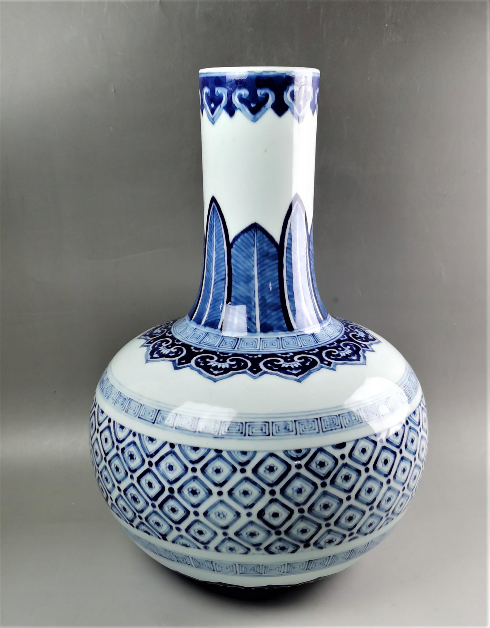 A  Chinese blue and white porcelain vase (1 of 7)