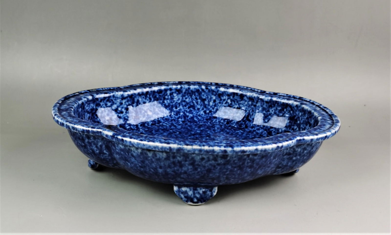 A Chinese blue glazed porcelain brush waster (1 of 9)