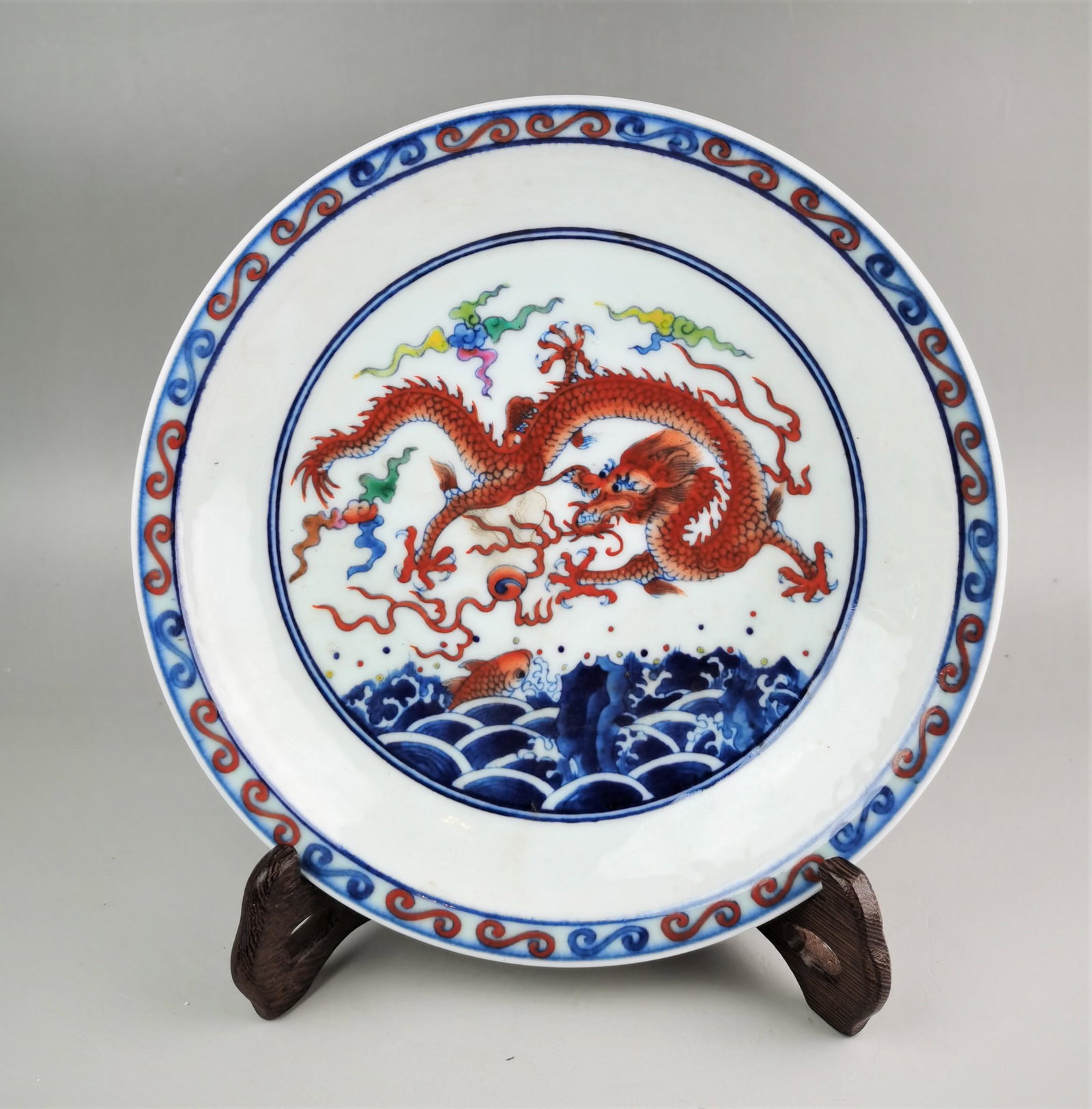 Chinese blue and white and doucai â€˜dragonâ€™ porcelain plate (1 of 6)