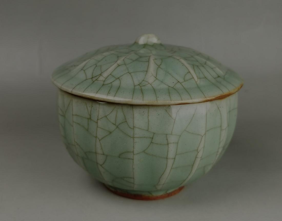A Chinese Longquan-yao celadon glazed bowl with lid: A Chinese Longquan-yao celadon glazed bowl with lid 7x9cm Shipping: Buyer Pays Shipping Cost. Our gallery helps customers to arrange shipping. U.S. Bidders: Shipping quote will be included in your inv