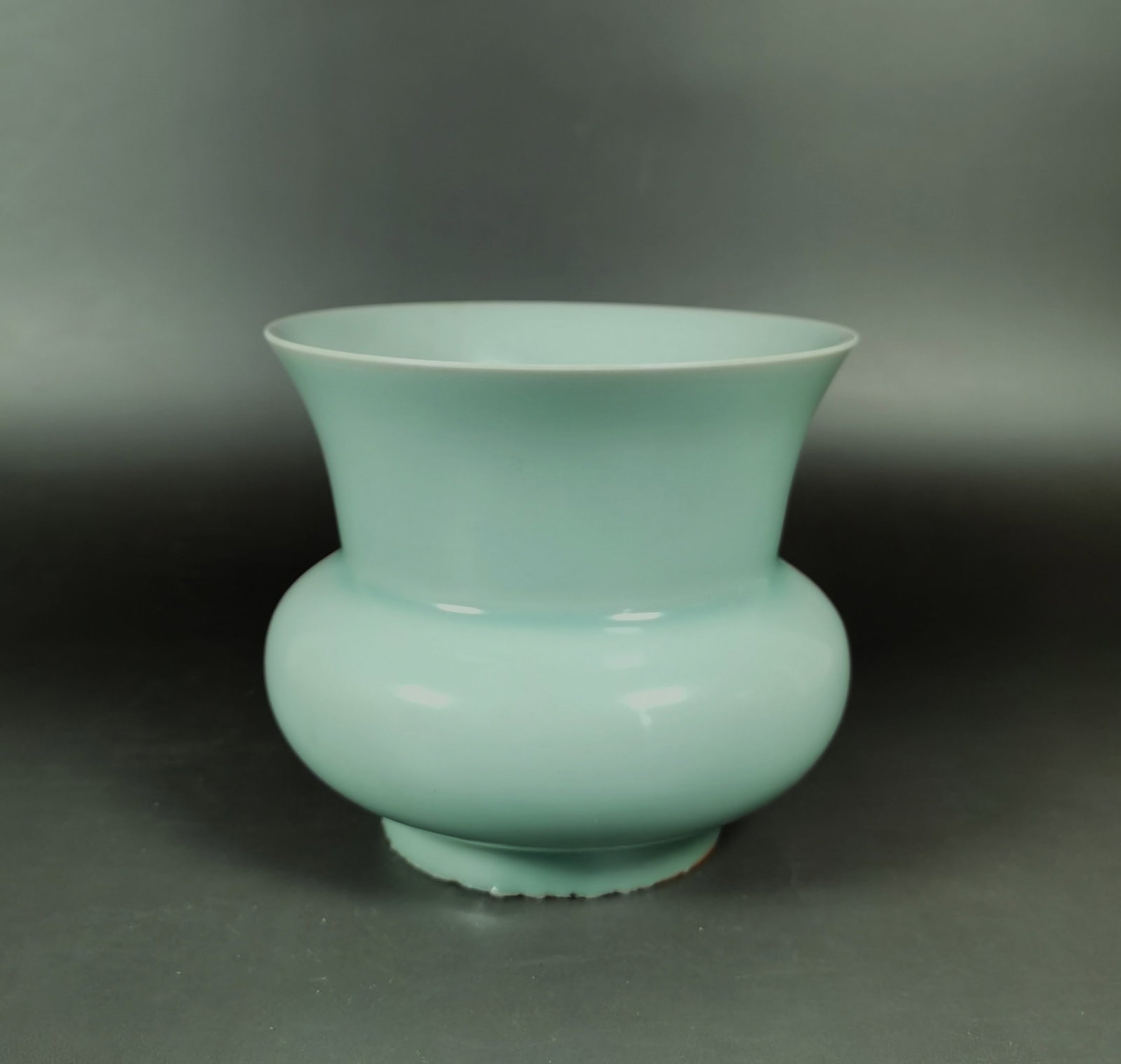 Chinese celadon glazed porcelain zhadou: Chinese celadon glazed porcelain zhadou H: 12.5cm, W: 13.5cm Shipping: Buyer Pays Shipping Cost. Our gallery helps customers to arrange shipping via USPS. U.S. Bidders: Shipping quote will be included