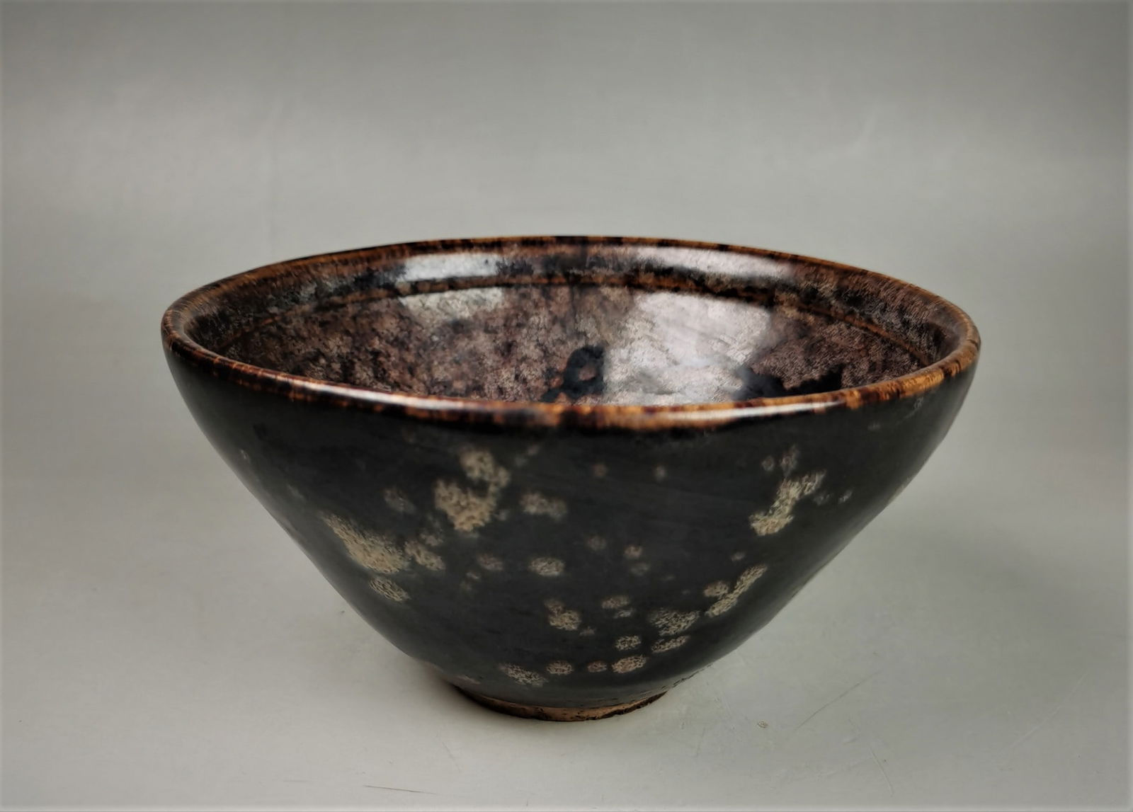 Chinese jizhou type black glazed porcelain bowl (1 of 7)
