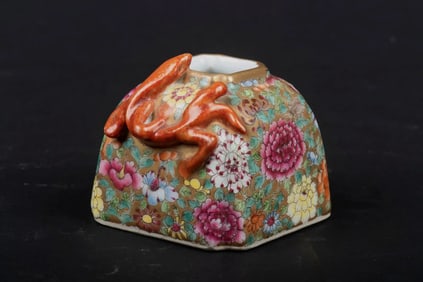 Chinese Famille rose ‘flowers’ domed spittoon with chilong dragon