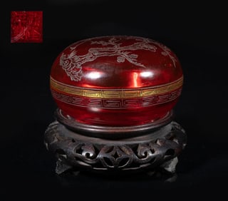 Chinese carved peiking glass box