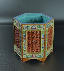 Chinese famille rose porcelain brush holder