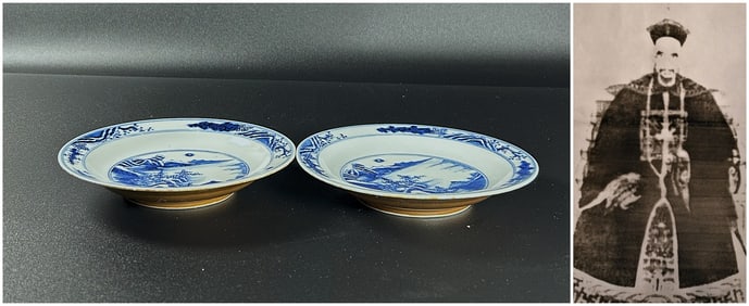 Pair Chinese ging dynasty blue and white plates