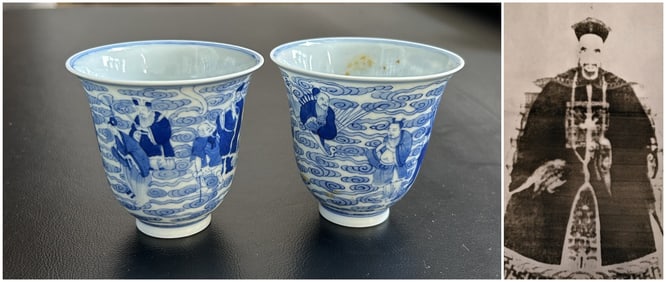 Pair Chinese qing dynasty blue and white cups