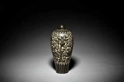Chinese cizhou-yao white glazed with black flower motif porcelain meiping