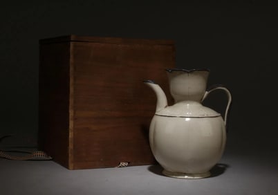Chinese song dynasty Ding type white glazed porcelain teapot
