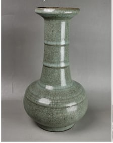 Chinese guan-yao celadon glazed porcelain vase