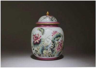 Chinese enamel porcelain jar with lid