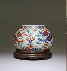Chinese wucai porcelain jar, with AI detection H 3.26 x W 2.48 inches
