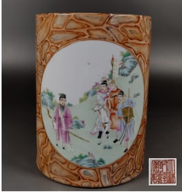 Chinese famille rose porcelain brush holder