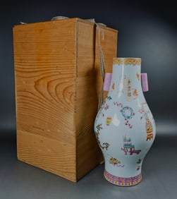 Chinese famille rose porcelain vase