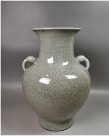 Chinese ge-glazed porcelain vase