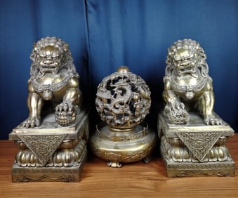 Three large Chinese Qing dynasty bronze lions and dragon ball
