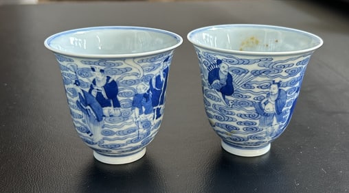 Pair Chinese blue and white cups
