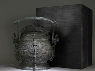 Chinese bronze liliang hu with lid and inscription