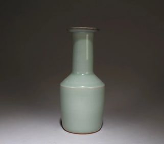 Chinese longquan-yao vase