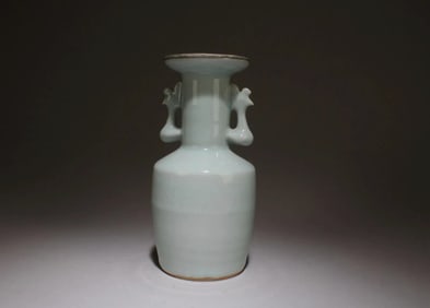 Chinese longquan-yao double eared vase