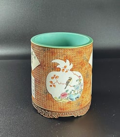 Chinese famille rose porcelain brush holder