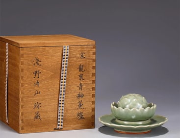 Chinese longquan yao celadon glazed incense diffuser