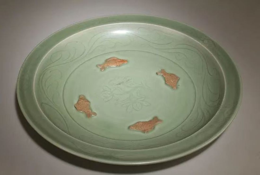 Chinese longguan ware celadon glazed plate: U. S. Poly International Auction Gallery is an independent company registered in the United States. It has no affiliation with Beijing Poly International Auction or Poly Auction Hong Kong.AI detection
