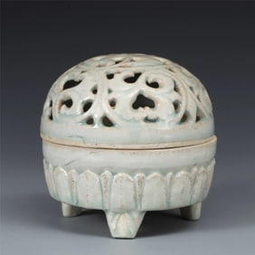 Chinese Song dynasty Hutian-yao tripod incense burner