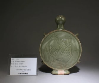 Chinese longquan-yao celadon glazed moon flask porcelain vase