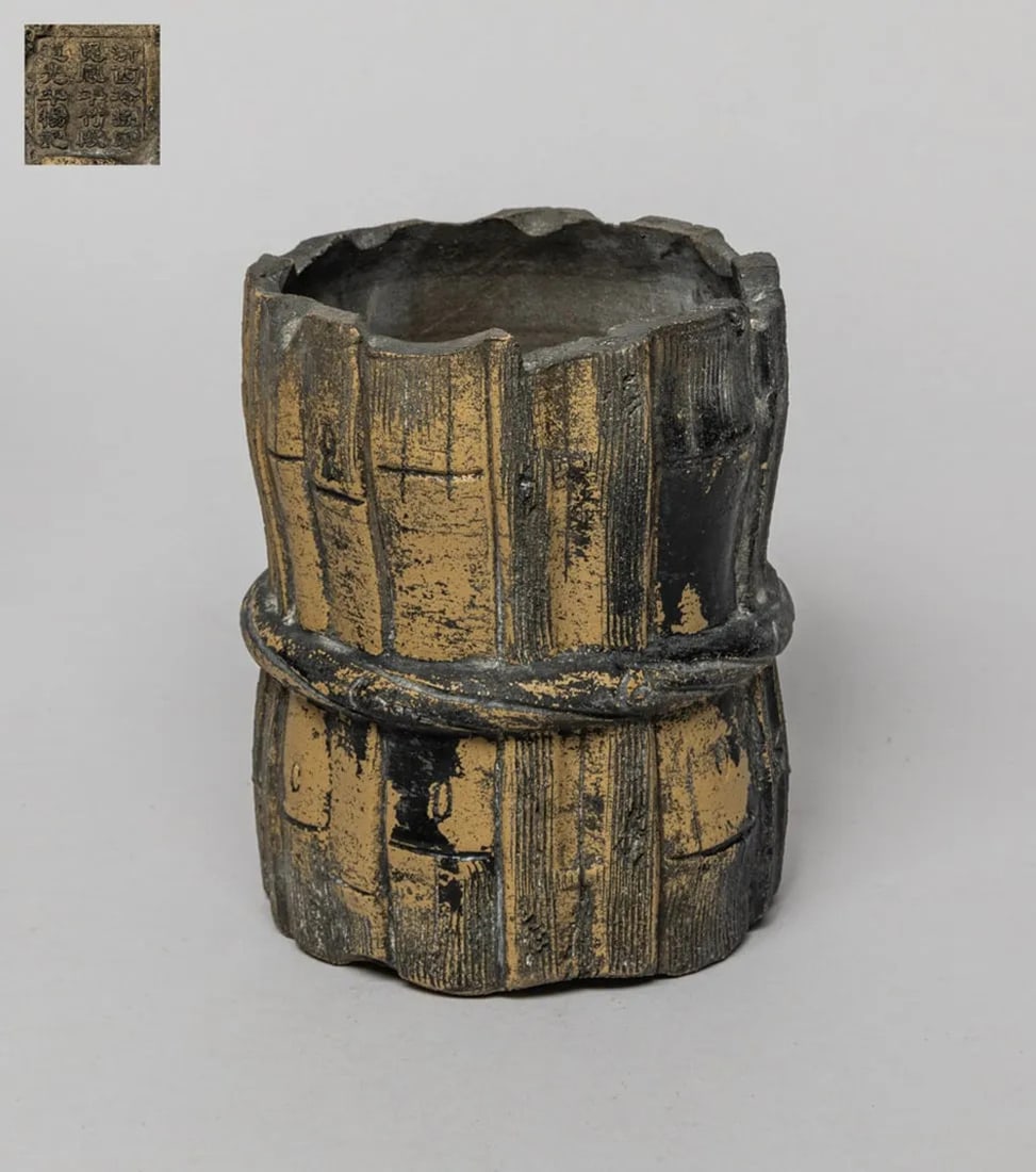 Chinese qing Daoguang period clay brush pot: Chinese qing Daoguang period clay brush pot, with AI detection, [zhejiang xi leng ba jia] markApprox. H 13.5x W 10 cm(H 5.31 x W 3.93 inches)