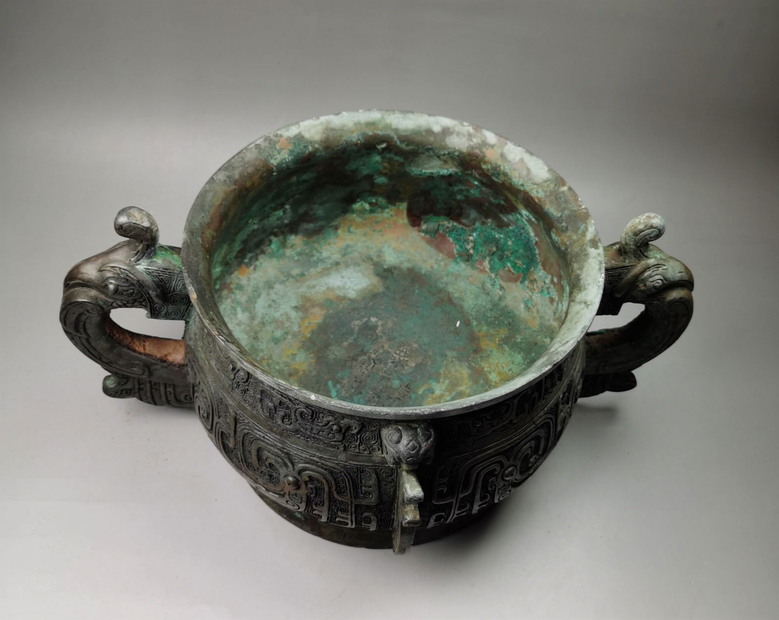 Chinese bronze gui - 4