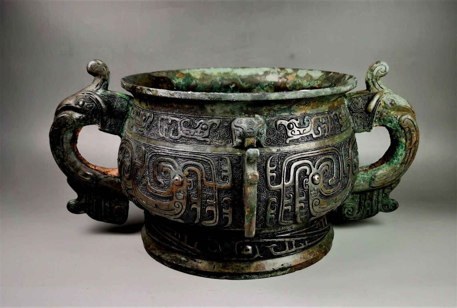 Chinese bronze gui - 7