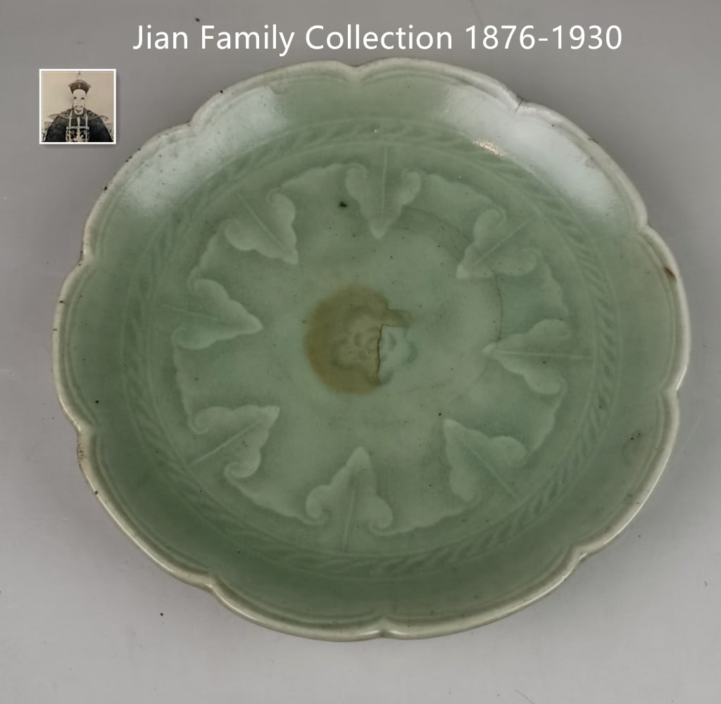 Chinese Longquan-yao celadon glazed plate: Chinese Longquan-yao celadon glazed plate, with AI detection Approx. H 3.5 x W 17 cm(H 1.38 x W 6.7 inches)Provenance: Property from the private Jian family collection. Chengrong Jian (1856-1936) dona
