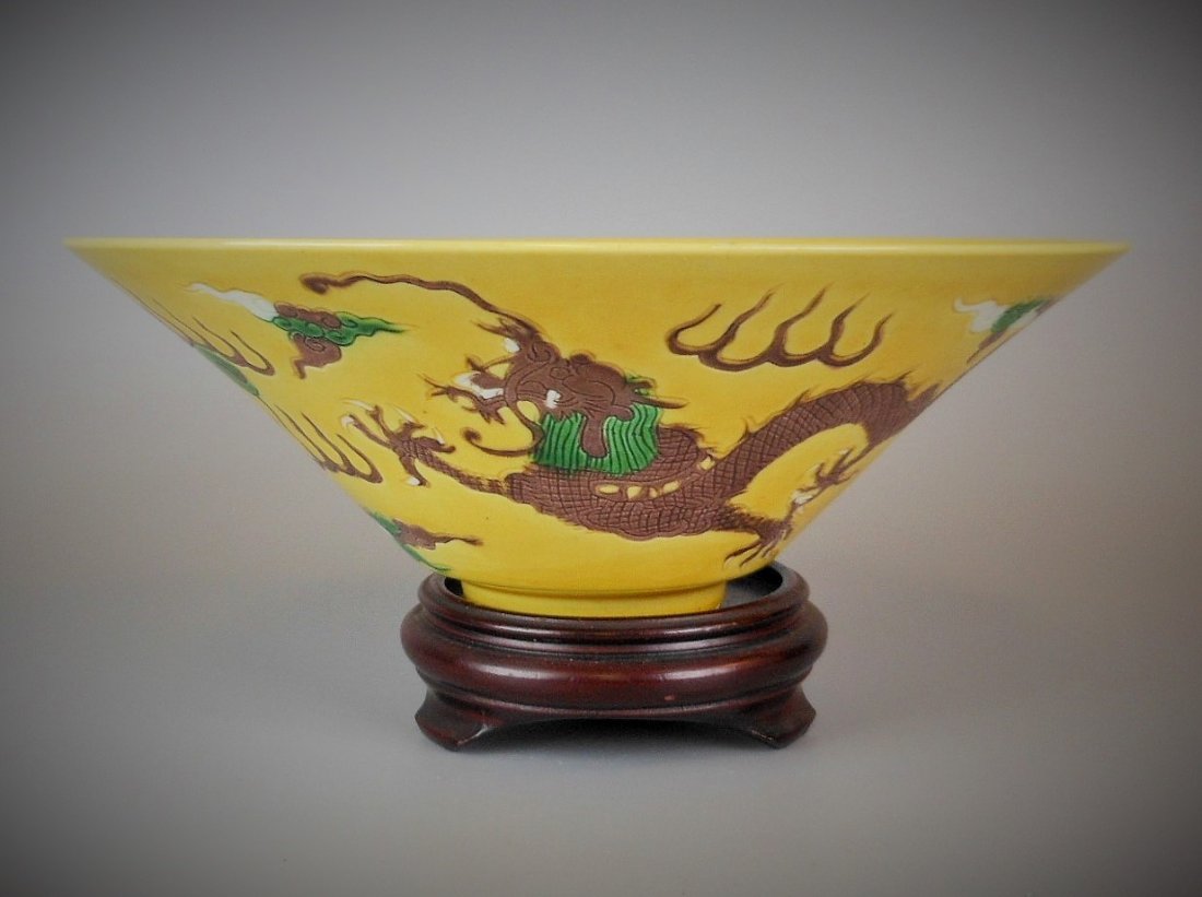 qing-dynasty yellow underground sancai procelian bowl (1 of 10)