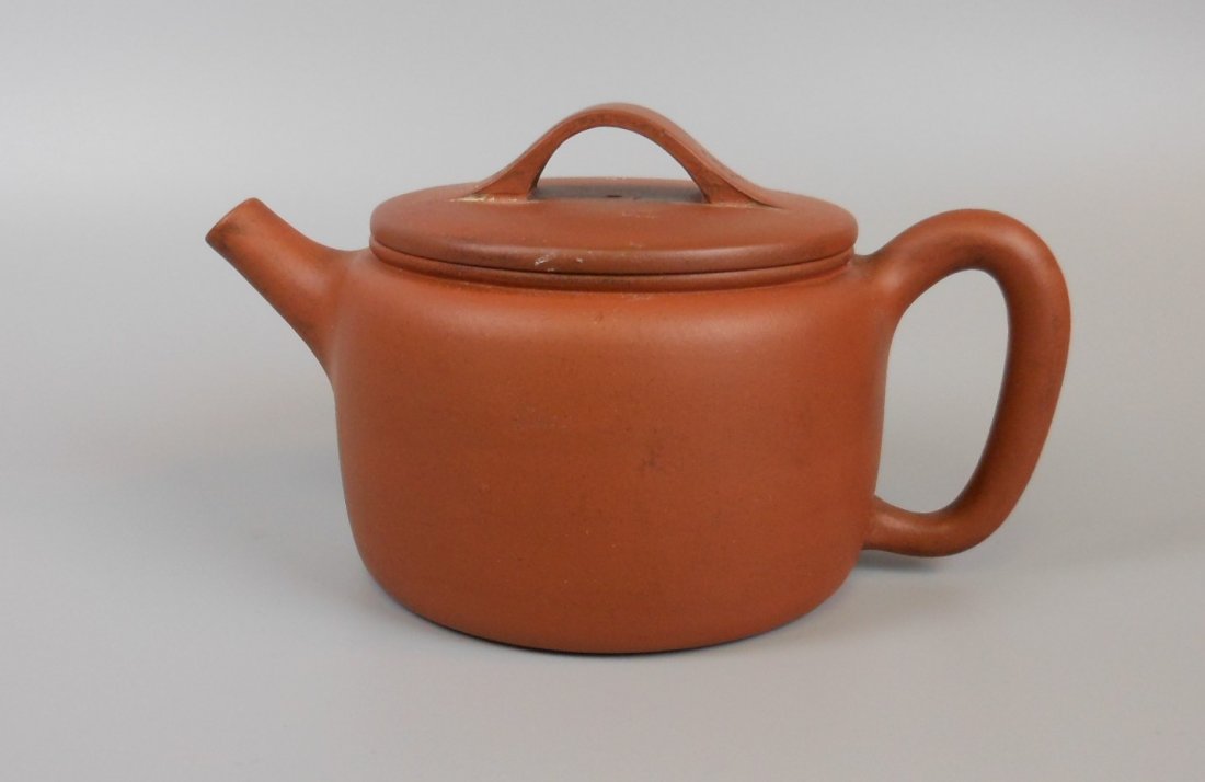 A Chinese yixing teapot (1 of 4)