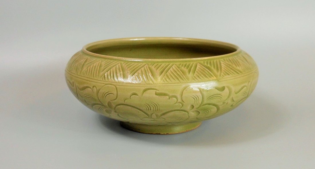 A Chinese yaozhou-yao celadon porcelain brush washer: A Chinese yaozhou-yao celadon porcelain brush washer, 8.5x20.5cm