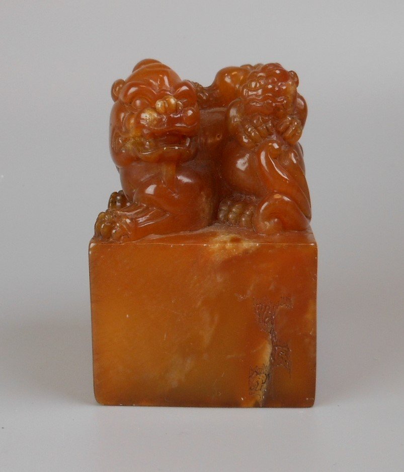 A Chinese tianhuang carved two lions seal (1 of 6)