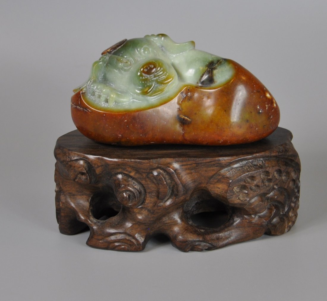 A Chinese natural jadeite ornament (1 of 8)
