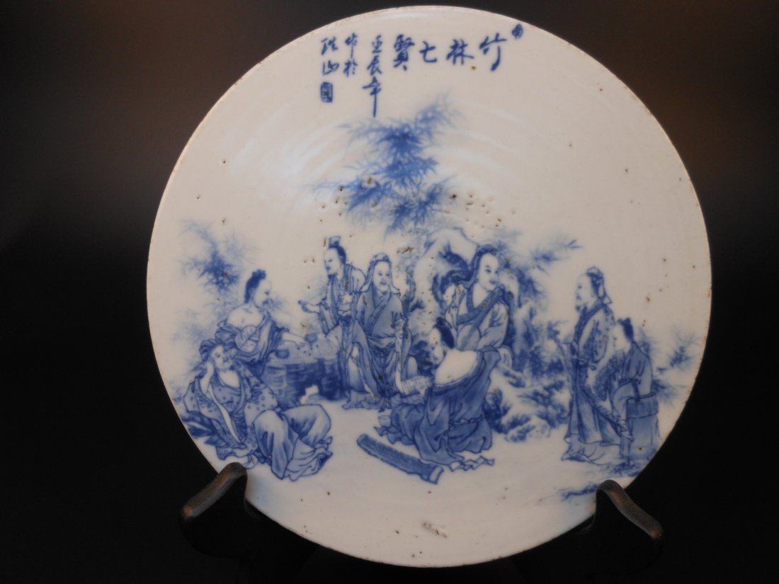 A Chinese antique round porcelain plaque: A Chinese antique round porcelain plaque, 20.5cm dia