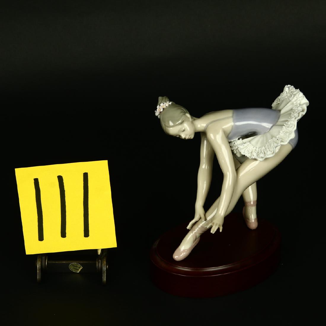 Lladro Ballerina Girl w/ Stand #5817 "Backstage (1 of 1)