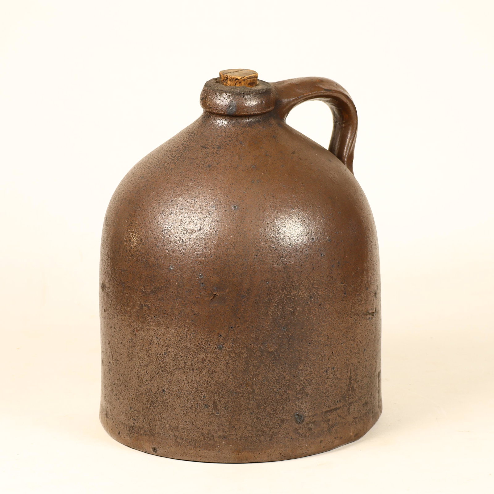 Dome Top Brown Jug: 12 in tall x 30 in circumference no damage