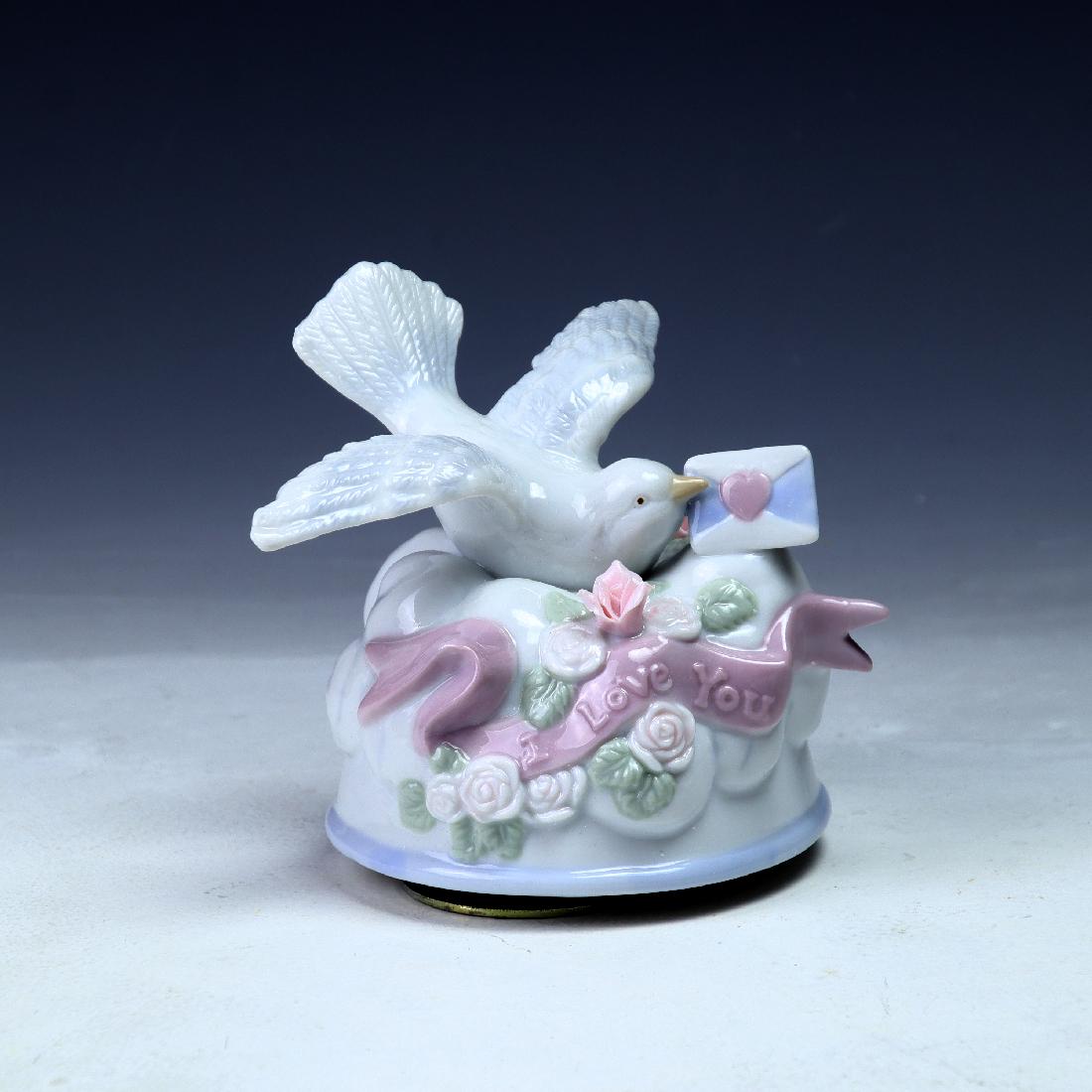 Vintage Otagiri Porcelain handpainted Music Boxes: Vintage Otagiri Porcelain handpainted Music Boxes 4 pieces, Wind Beneath My wings 4X5 inches, untested