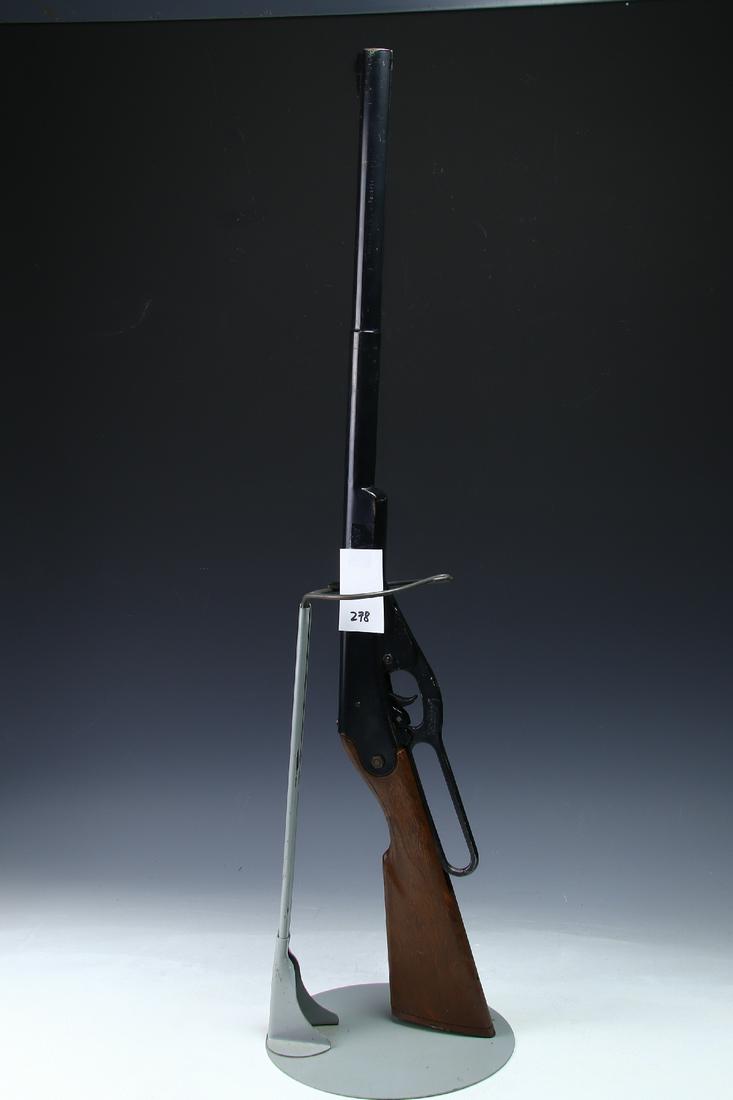 Vintage Daisey BB gun: Vintage Daisey BB gun length 30 inches