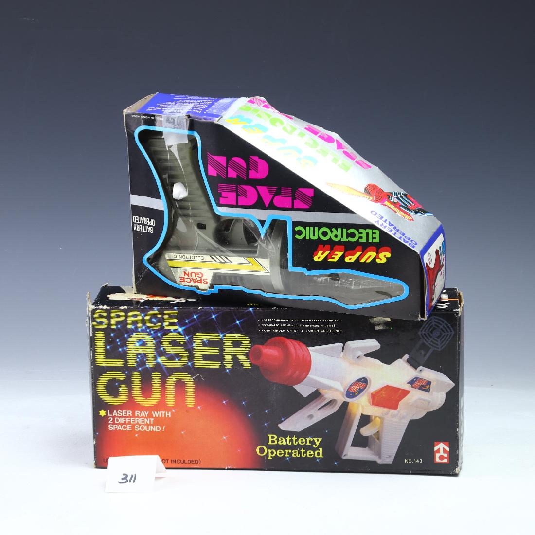 Two Vintage Laser Space guns made in Hongkong: Two Vintage Laser Space guns made in Hongkong, laser space gun model 143, super electric space gun