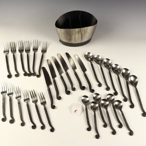 Hf 18/10 Hammered Flatware Set With Wrought Iron Handles