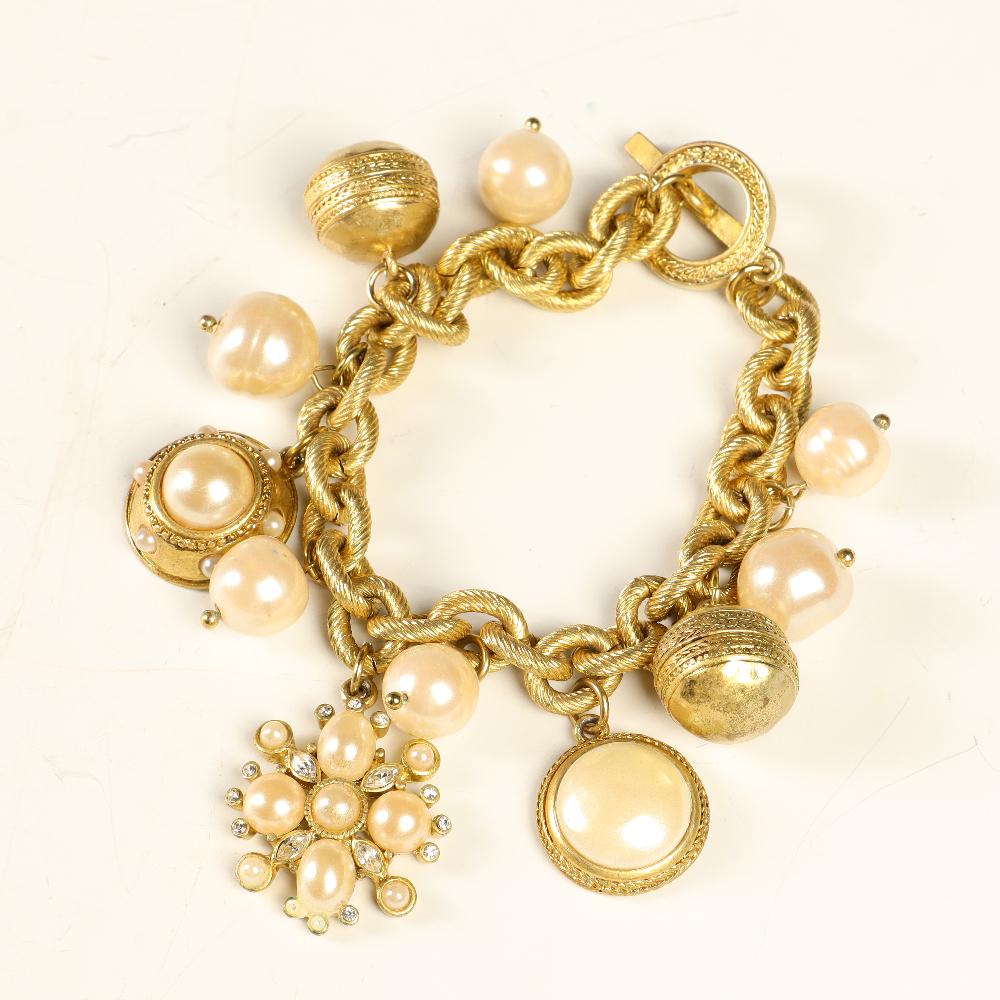 Vintage Carolee pearl charm bracelet: Vintage Carolee pearl charm bracelet in very good condition