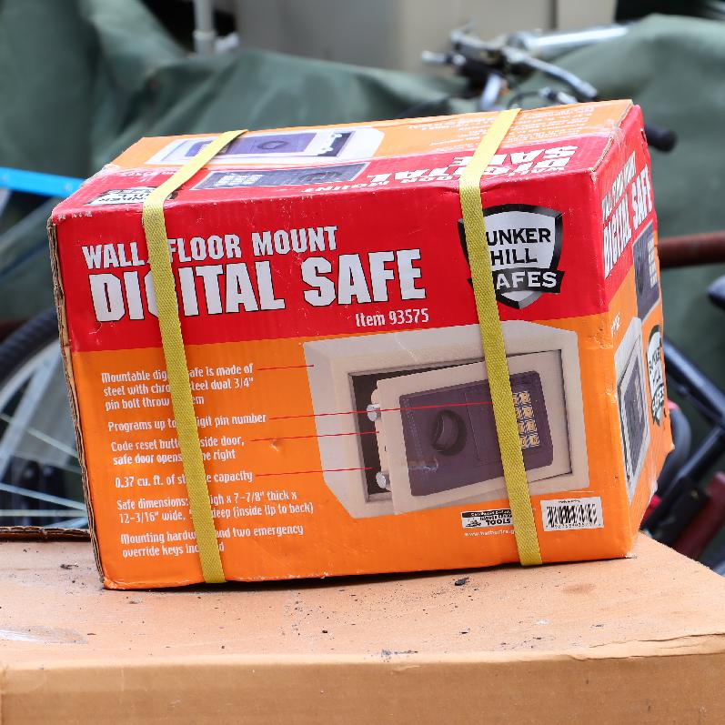 New Digital Safe in Box (1 of 1)